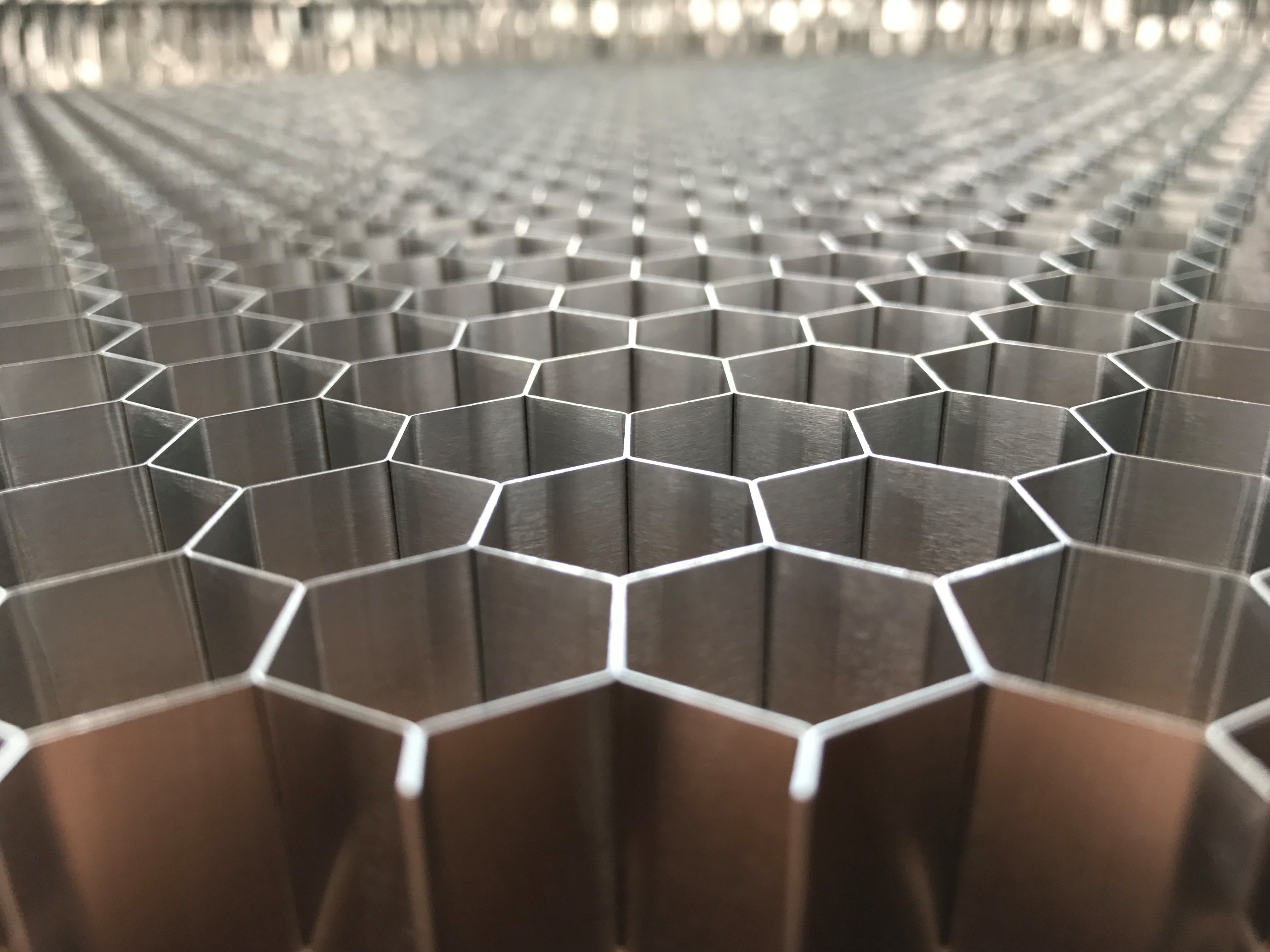 什么是鋁蜂窩板，有哪些特點？