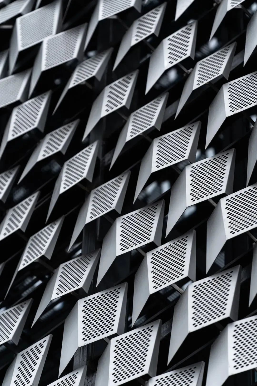 什么是鋁單板？ ?產(chǎn)品特性、規(guī)格及分類