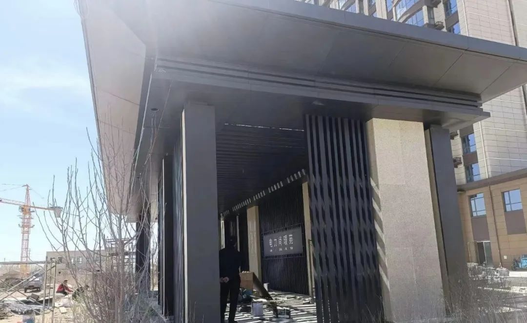 如何協(xié)助初次接觸鋁單板項目的甲方完工？