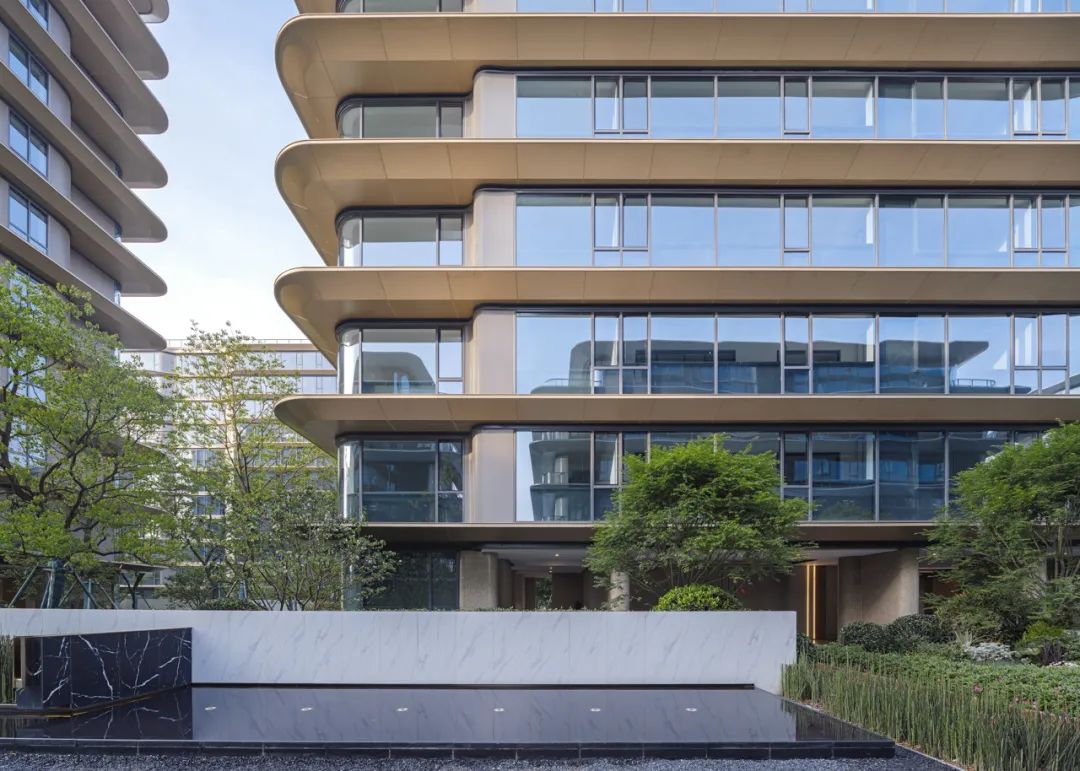 住宅立面：“玻璃幕墻、高級(jí)感”的幾種做法（一）。